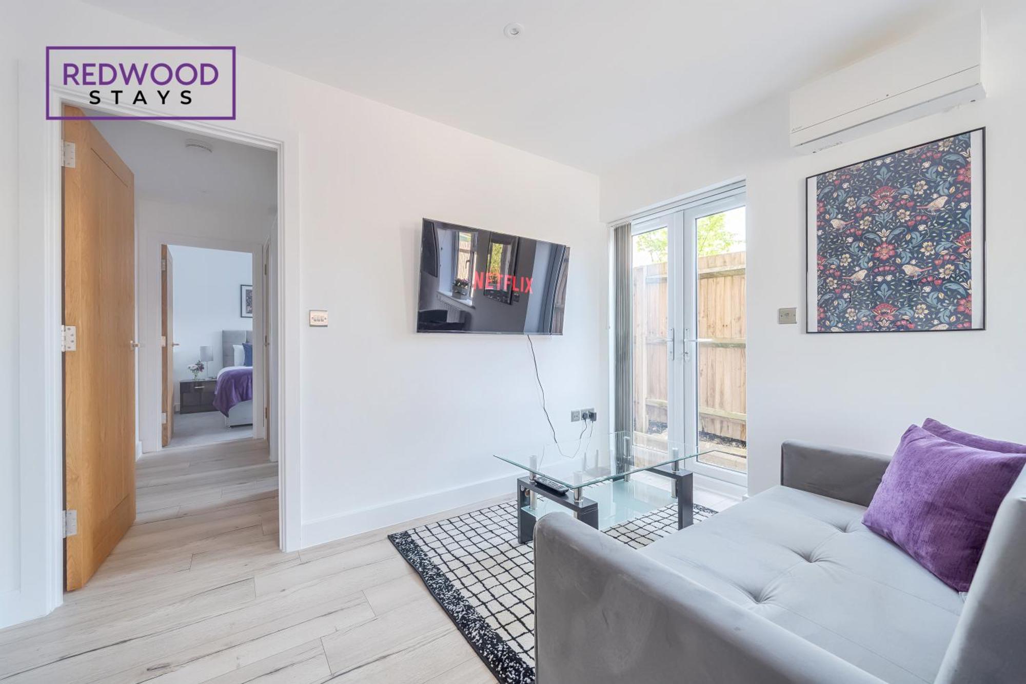 Modern Serviced Apartments For Contractors & Families With Free Parking, Wifi & Netflix By Redwood Stays Бэйсингсток Экстерьер фото