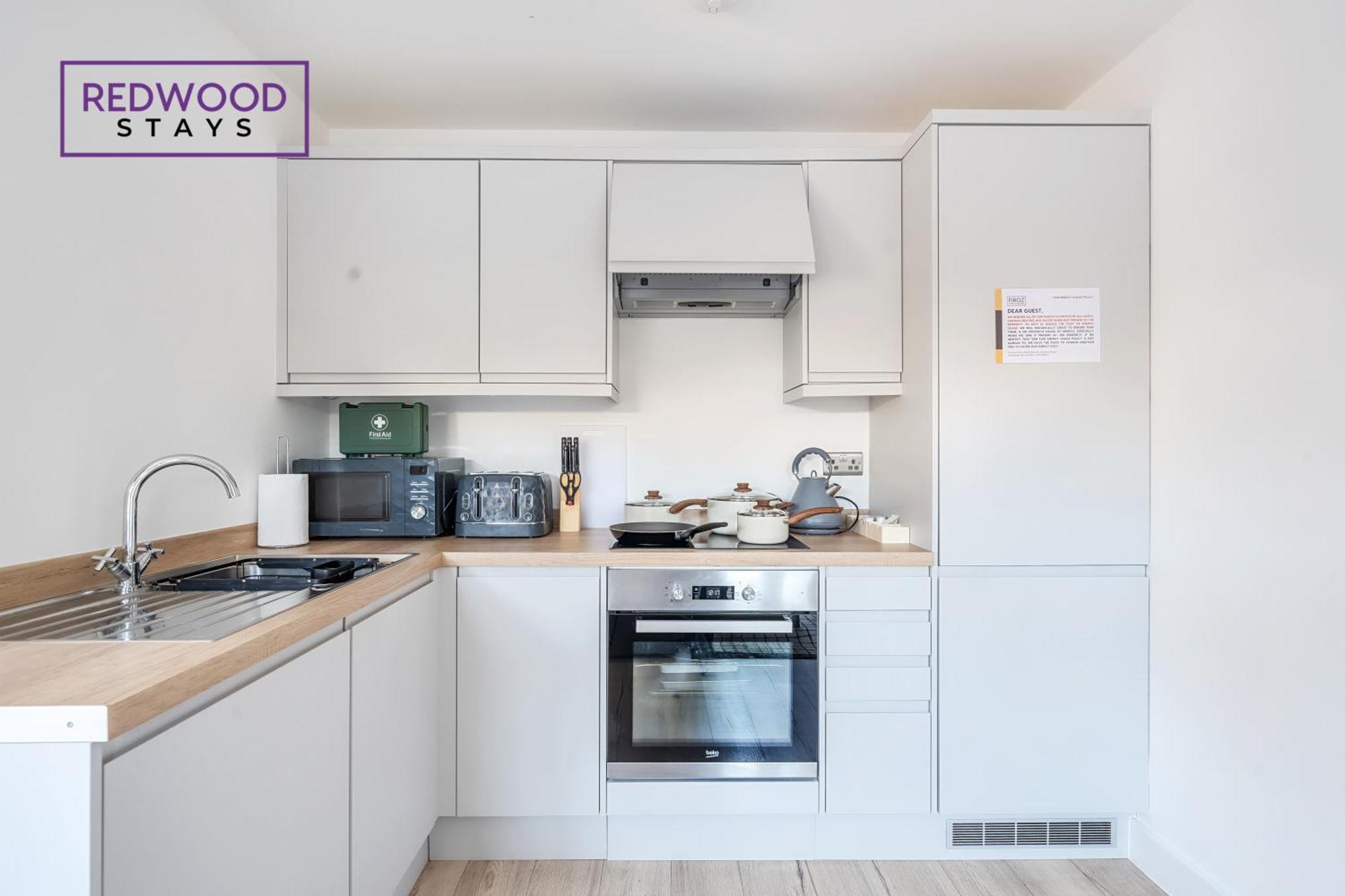 Modern Serviced Apartments For Contractors & Families With Free Parking, Wifi & Netflix By Redwood Stays Бэйсингсток Экстерьер фото