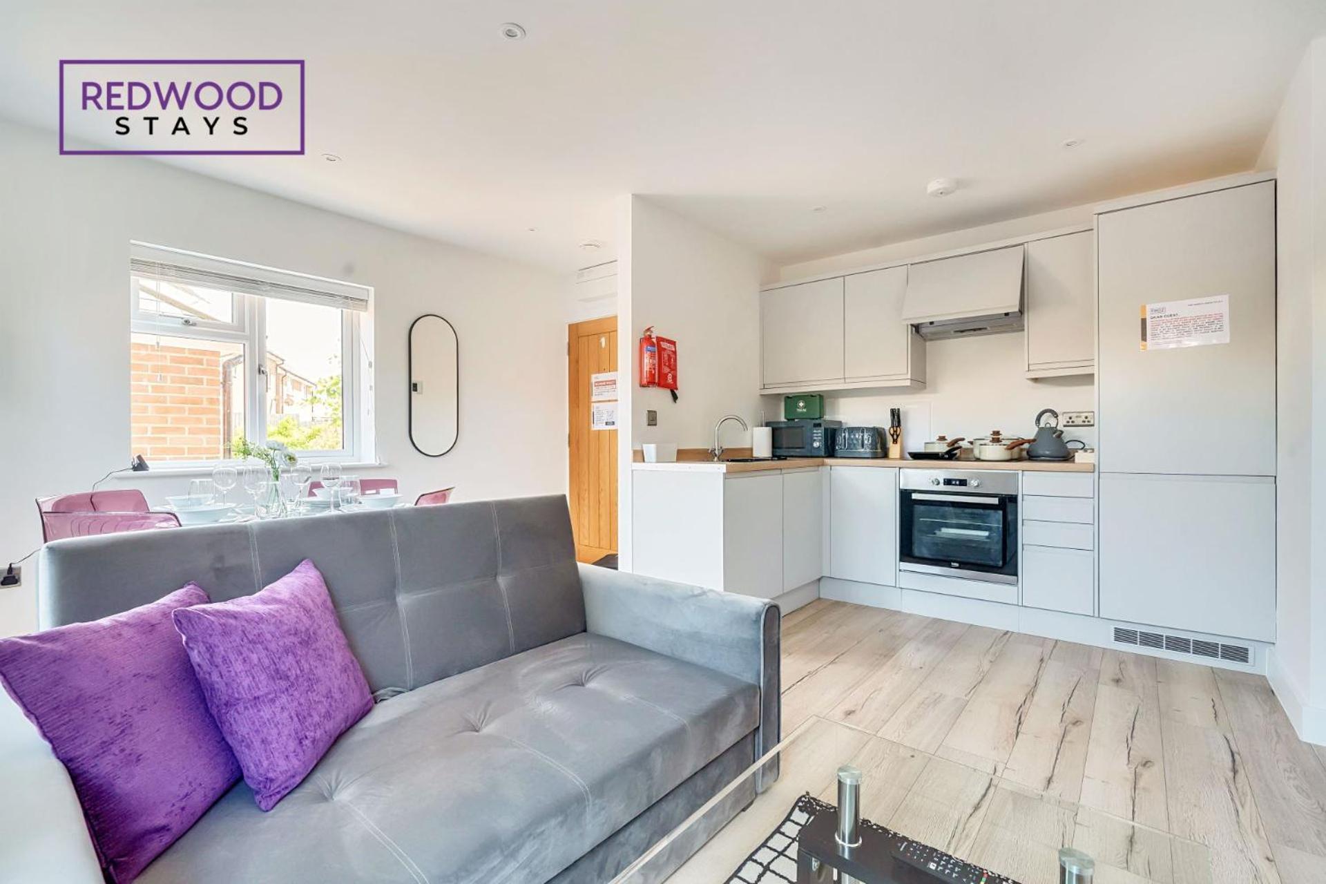 Modern Serviced Apartments For Contractors & Families With Free Parking, Wifi & Netflix By Redwood Stays Бэйсингсток Экстерьер фото