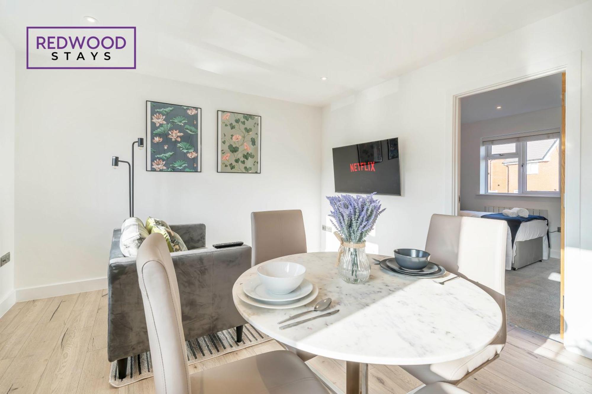 Modern Serviced Apartments For Contractors & Families With Free Parking, Wifi & Netflix By Redwood Stays Бэйсингсток Экстерьер фото