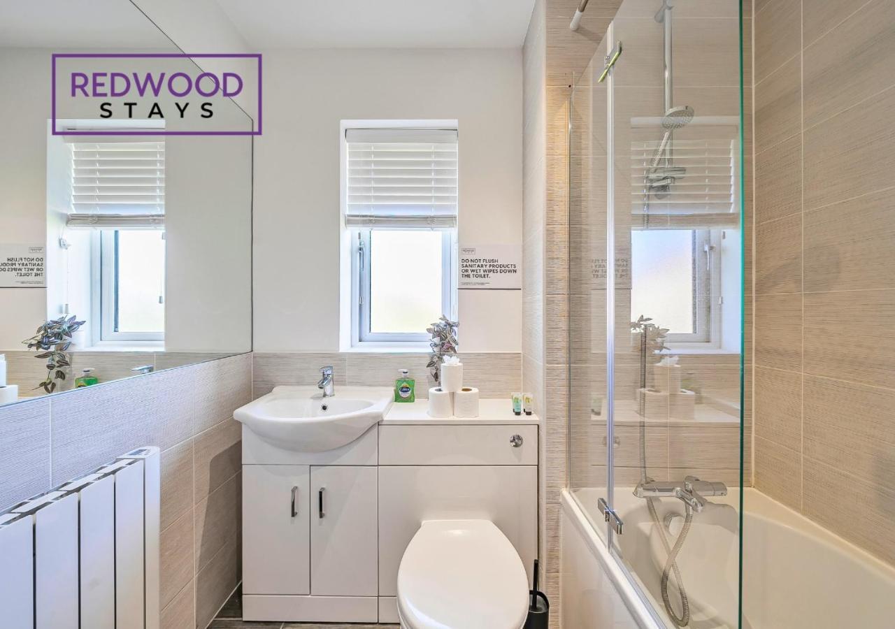 Modern Serviced Apartments For Contractors & Families With Free Parking, Wifi & Netflix By Redwood Stays Бэйсингсток Экстерьер фото