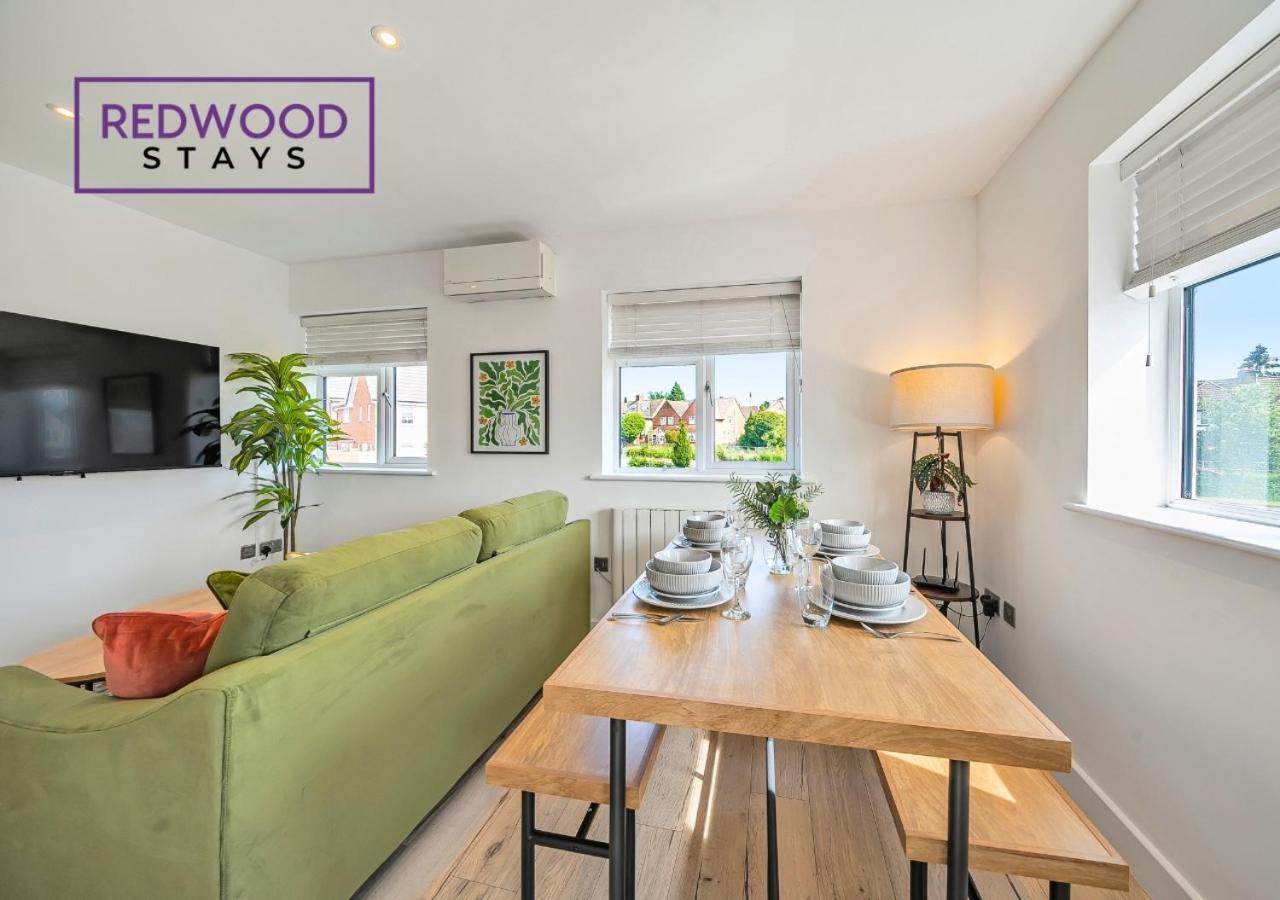 Modern Serviced Apartments For Contractors & Families With Free Parking, Wifi & Netflix By Redwood Stays Бэйсингсток Экстерьер фото